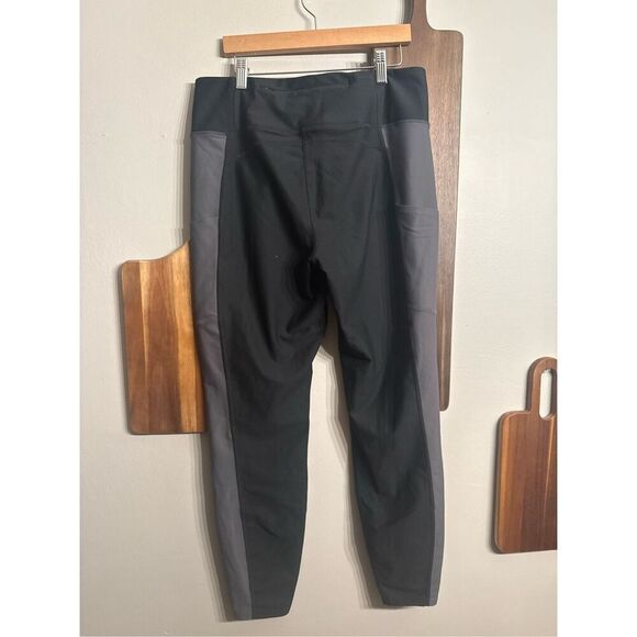 L.L. Bean Black Gray High-Rise Pocket Performance 7/8 Leggings Size Medium - Picture 2 of 5